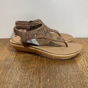 NWT Skechers Brie-Dally T-Strap Toe Post Sandal Women’s Size 5.5 Brown